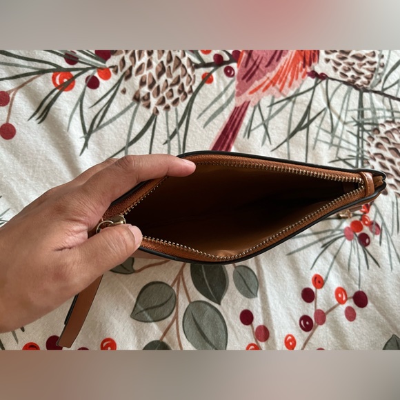 Cognac Wristlet with clip holder - Picture 4 of 4